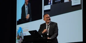 Prof. Farhad Hafezi presenting at ESCRS 2026 in London, one of ELZA's ESCRS 2026 highlights