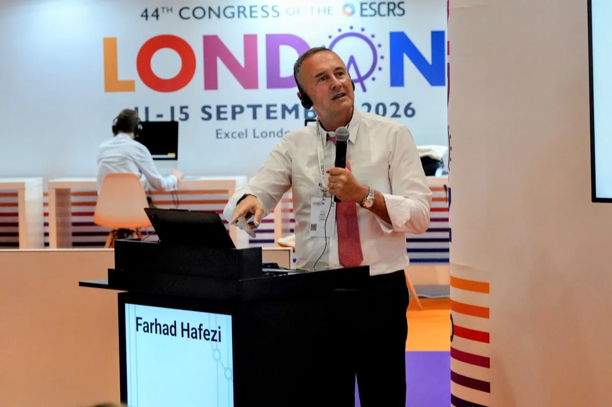 Farhad Hafezi at the presented poster session at ESCRS 2026